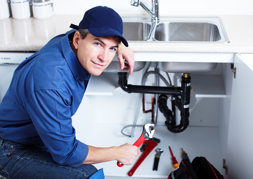 plumber-setting-drainage-pipes